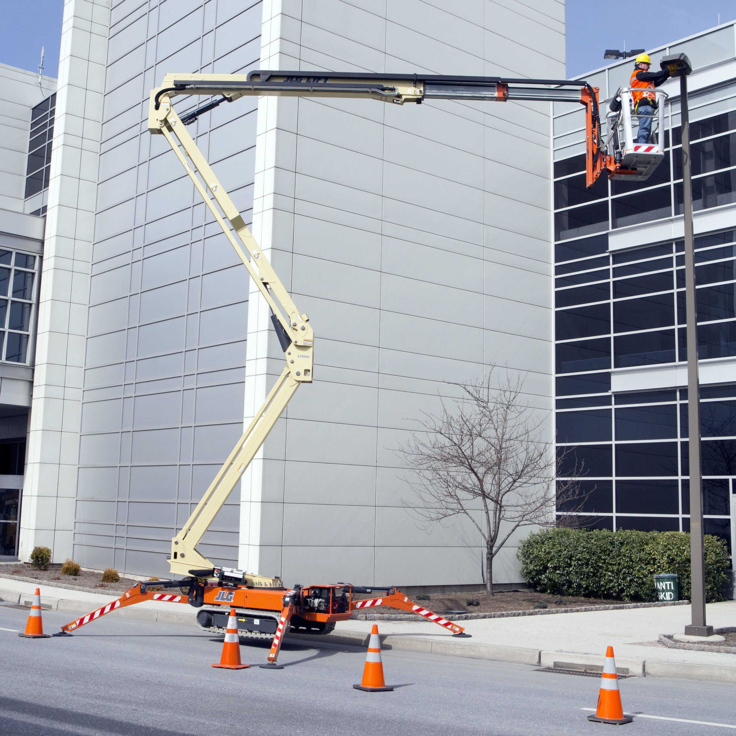 21-22 Meter Atrium Lift, Diesel or Electric - Image 4