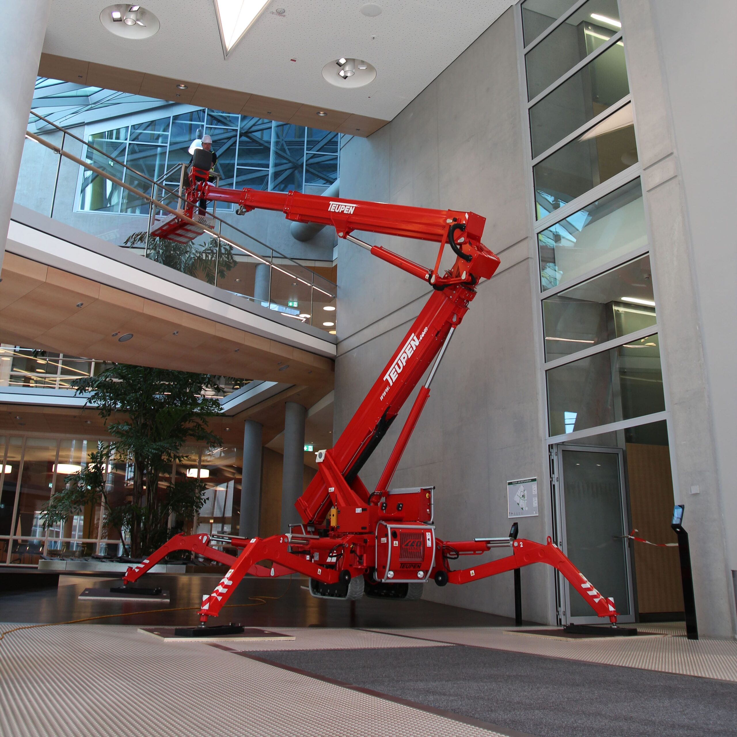 21-22 Meter Atrium Lift, Diesel or Electric - Image 5